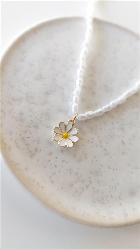 Daisy necklace