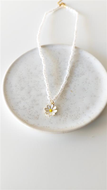 Daisy necklace